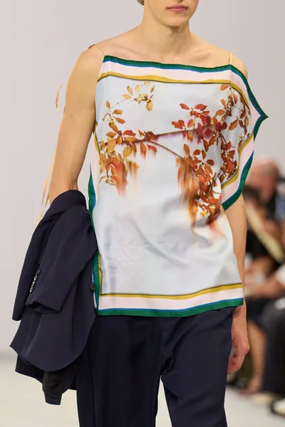Look 144